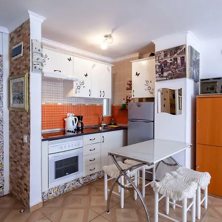 Apartamento Yomely Towers * Арона