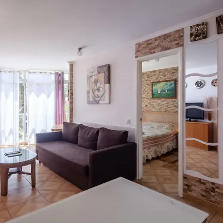 Apartamento Yomely Towers Апартаменты Арона